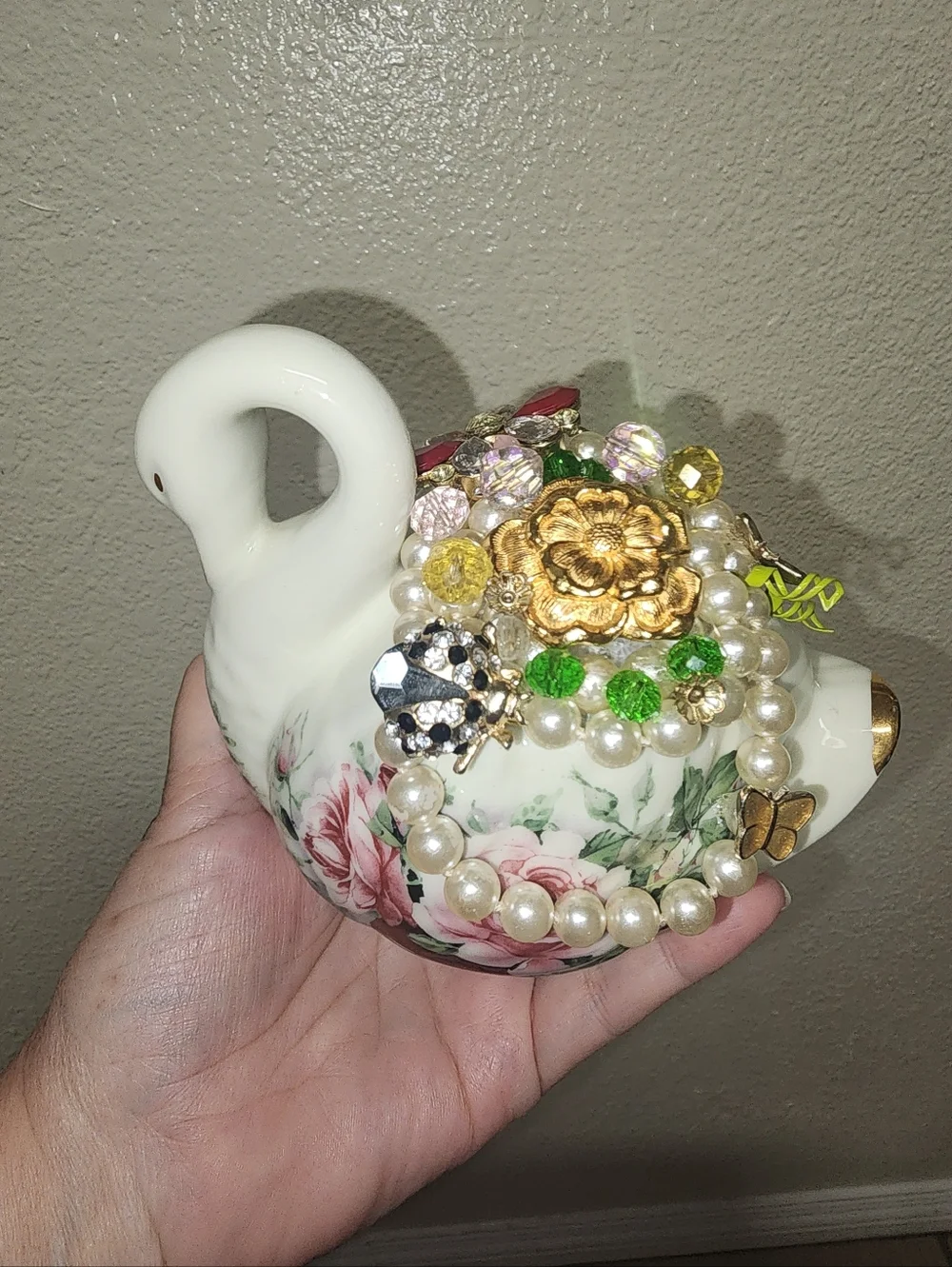 Vintage Porcelain Swan accented with Hand Crafted Upcycled Jewelry - Picture 4 of 6